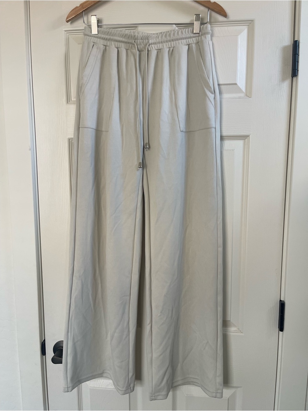 NWT Womenโs Halara Ribbed Knit High-Waisted Straight Leg Casual Pants Beige Sz M